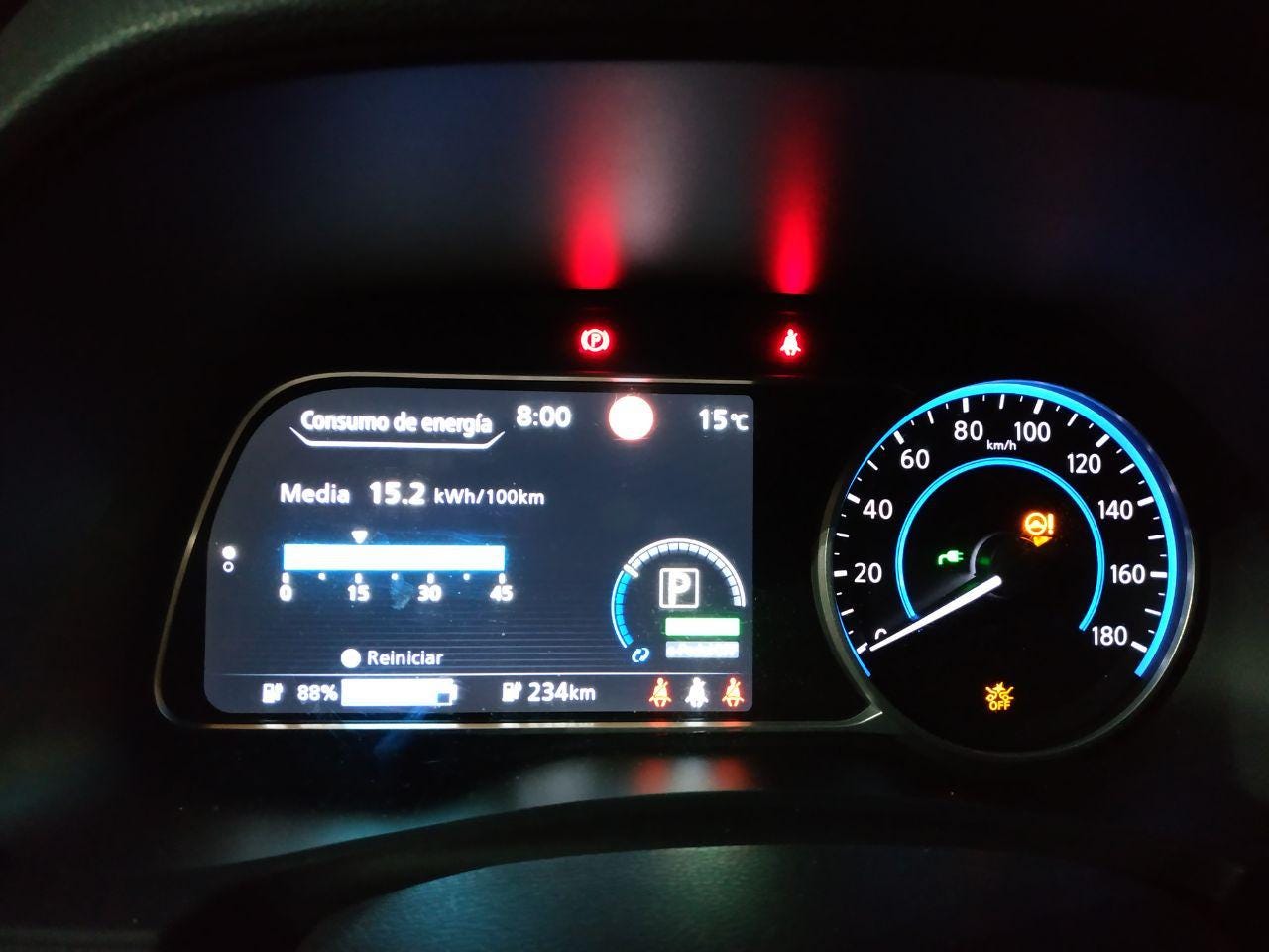 Cargando en la electrolinera Easycharger en Aranda de Duero