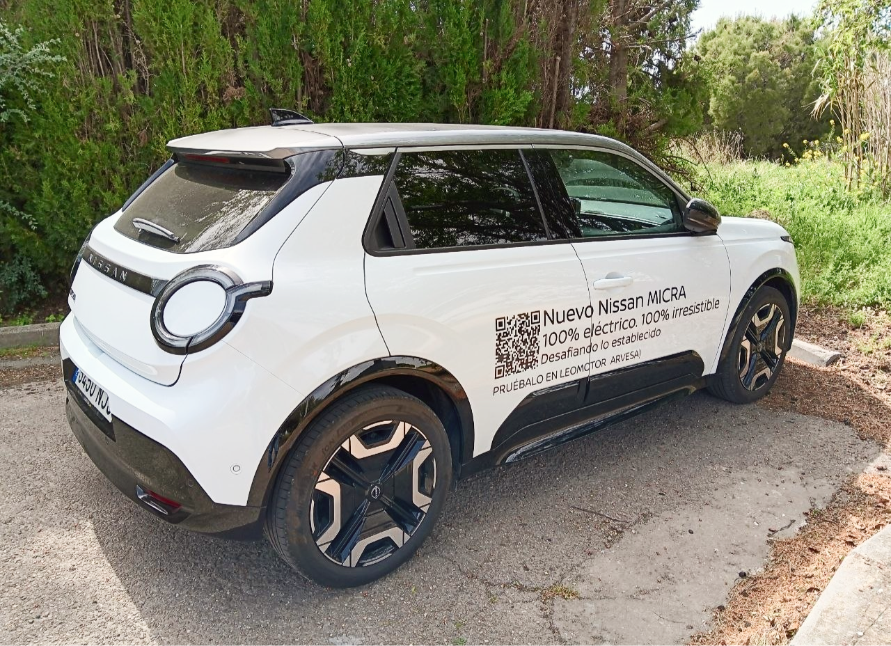 Nissan Micra eléctrico Tekna listo para salir de La Muela hacia los Pirineos