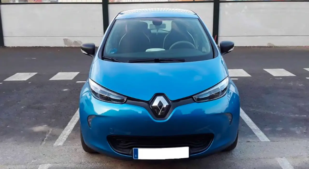 Renault Zoe en color azul eléctrico intenso, vista exterior frontal
